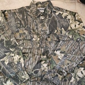 Mossy Oak x Jerzees button shirt